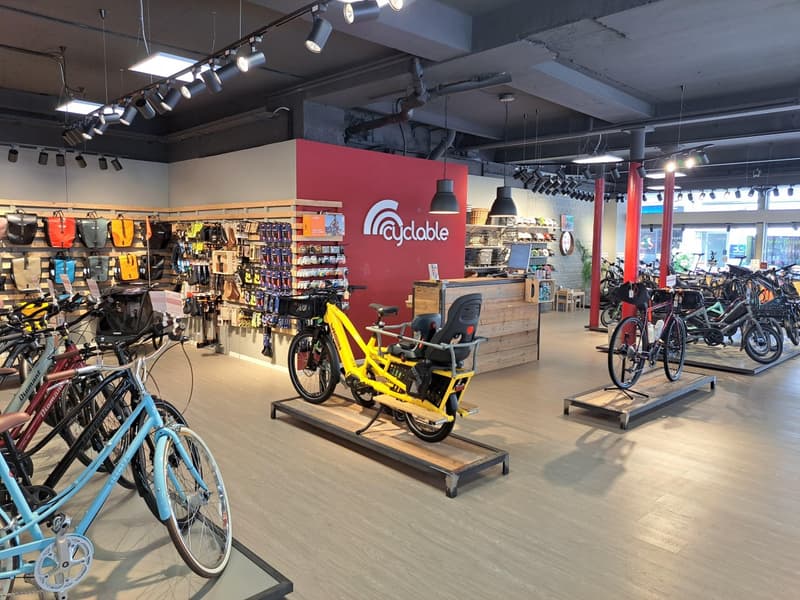 Local commercial de 1 pièce, 364.32 m2, à Bienne - Séjour