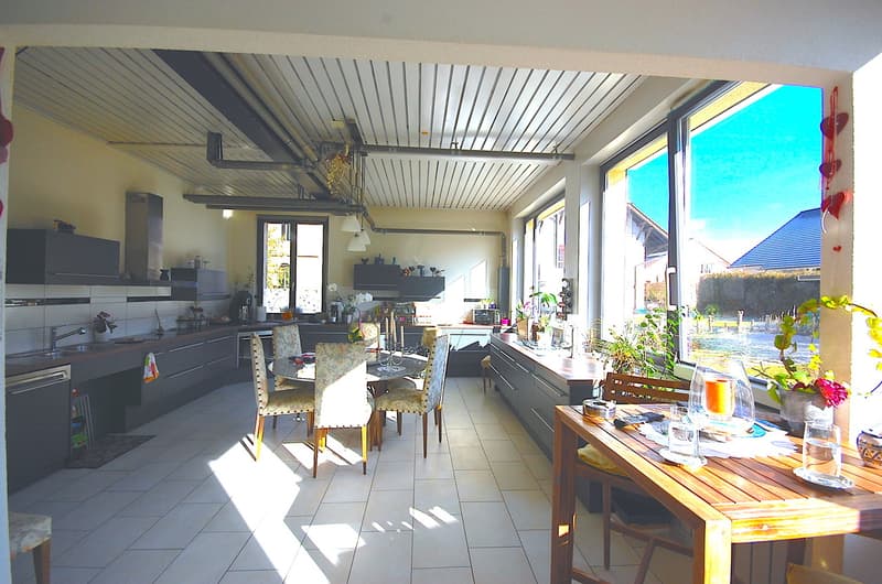 Magnifique maison de 2 grands et lumineux appartements. (3)