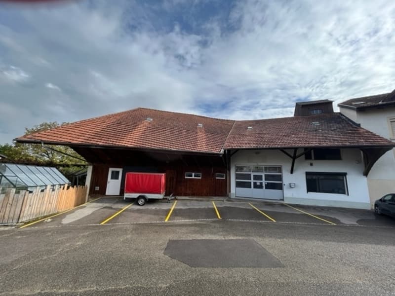 In vendita !! Edificio per artigianato di 750m2 (1)