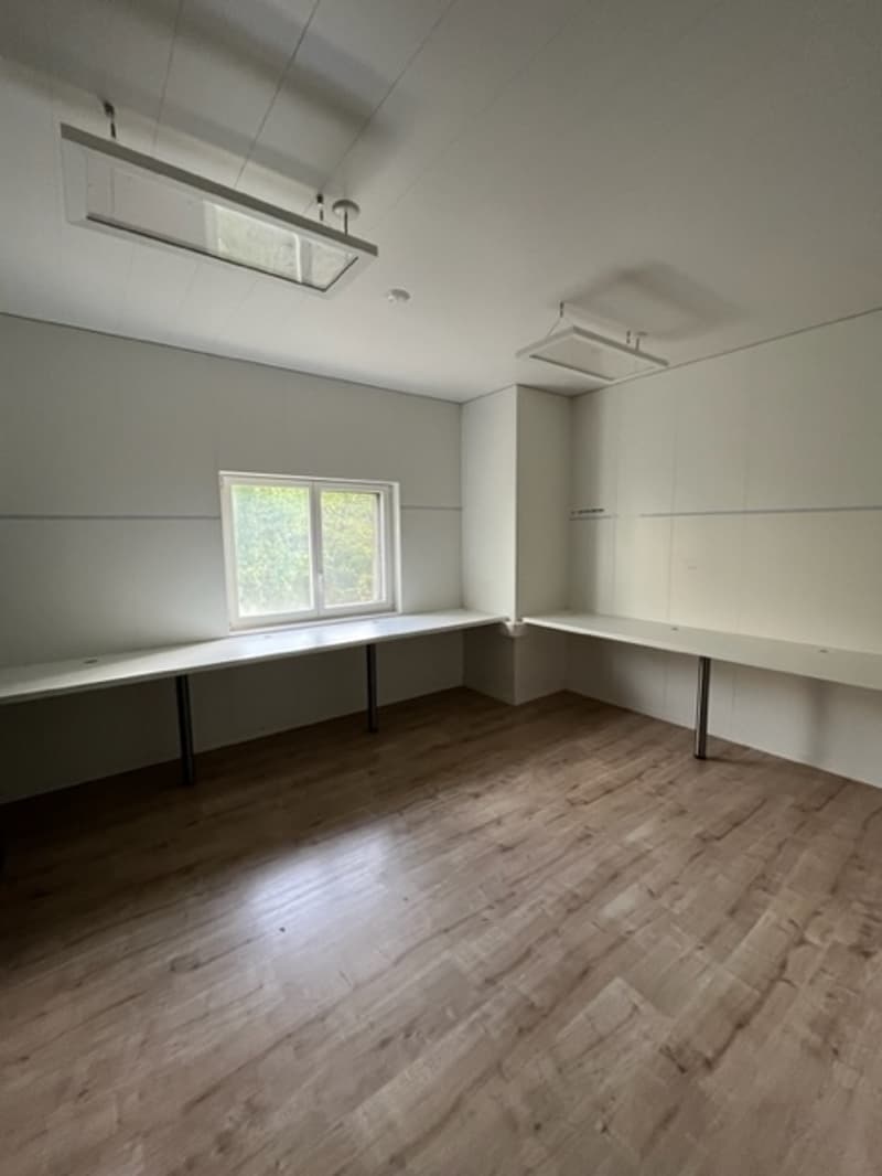 In vendita !! Edificio per artigianato di 750m2 (3)