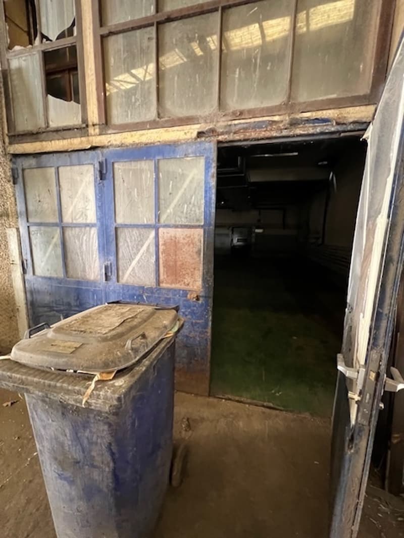 À louer : espace de plain-pied idéal pour un atelier ou un dépôt. (1)