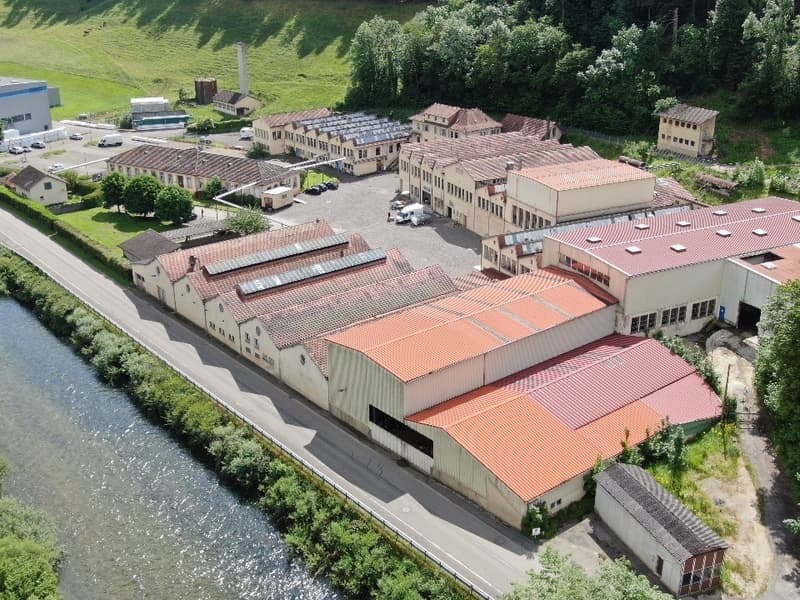 À louer : deux espaces de 450 m², dont un avec une mezzanine de 200 m2 (1)