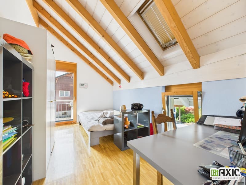 Villa moderne avec grand jardin et espaces lumineux - prix à discuter (12)