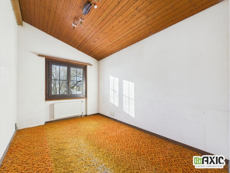 BAISSE DE PRIX -  Maison de charme  à rénover avec grand terrain. (9)