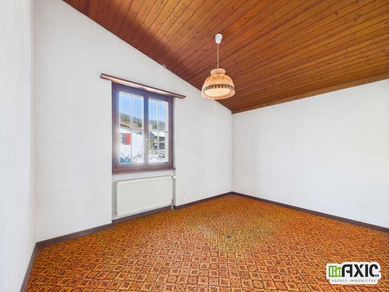 BAISSE DE PRIX -  Maison de charme  à rénover avec grand terrain. (11)