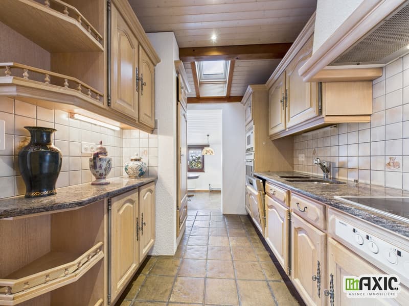 BAISSE DE PRIX -  Maison de charme  à rénover avec grand terrain. (4)