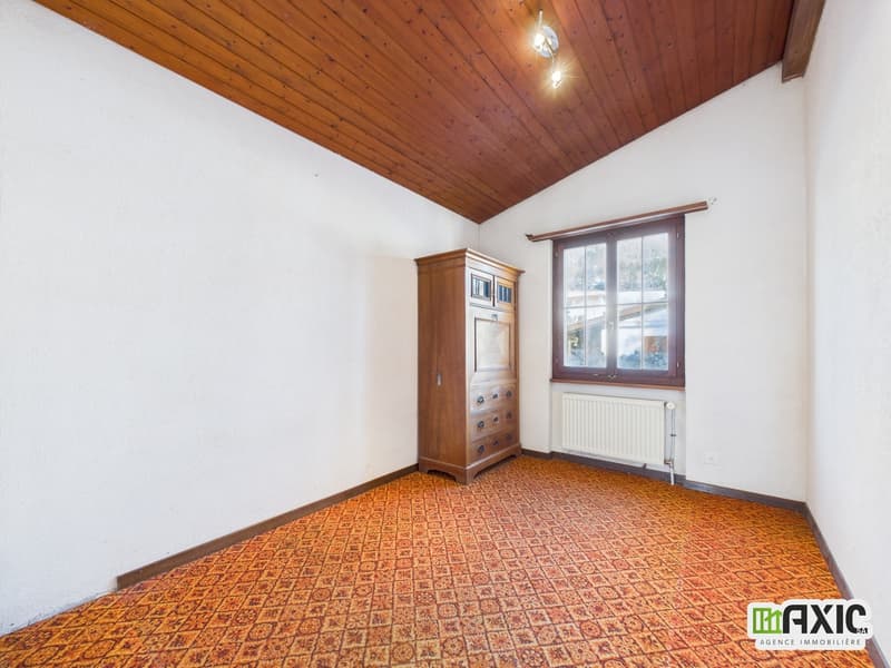 BAISSE DE PRIX -  Maison de charme  à rénover avec grand terrain. (10)