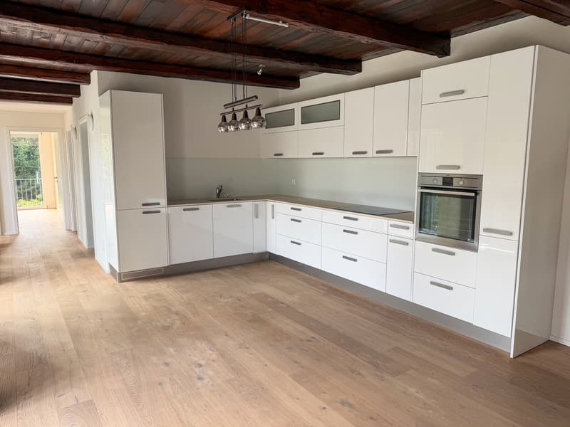 Superbe appartement de 4 pièces dans une ancienne ferme à Develier, disponible dès le 1er octobre. (7)