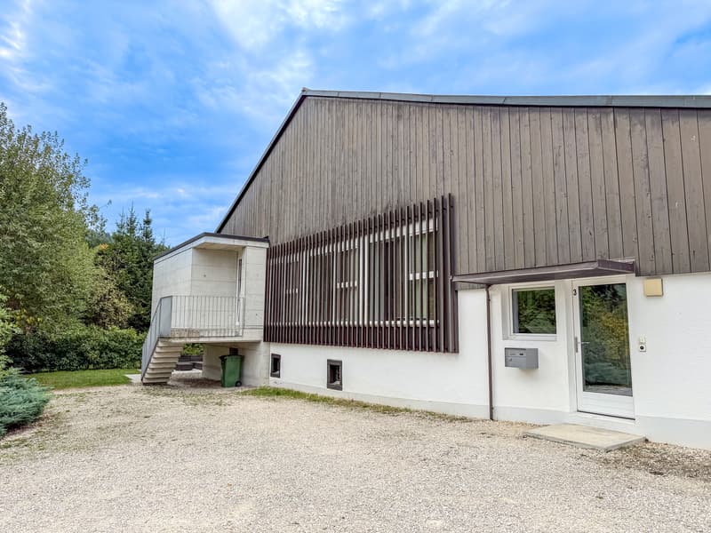 Superbe appartement de 4 pièces dans une ancienne ferme à Develier, disponible dès le 1er octobre. (1)