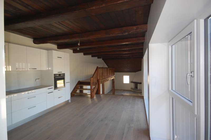 Superbe appartement de 4 pièces dans une ancienne ferme à Develier, disponible dès le 1er octobre. (9)