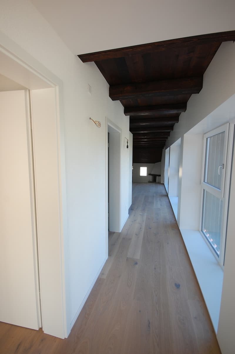 Superbe appartement de 4 pièces dans une ancienne ferme à Develier, disponible dès le 1er octobre. (11)