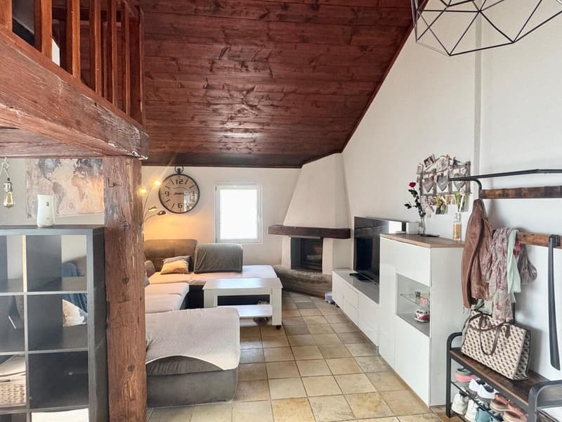 Superbe appartement de 4 pièces dans une ancienne ferme à Develier, disponible dès le 1er octobre. (5)