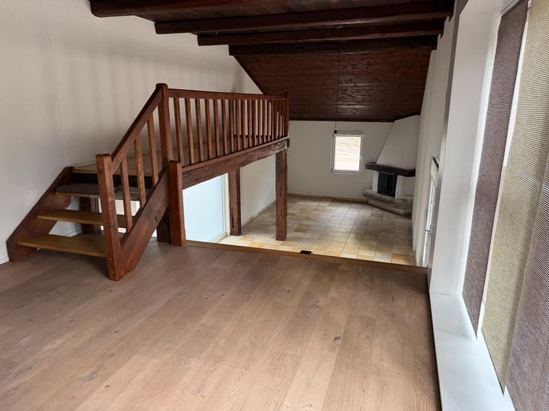 Superbe appartement de 4 pièces dans une ancienne ferme à Develier, disponible dès le 1er octobre. (6)