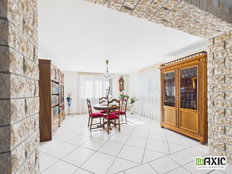 A vendre - Charmante maison de 5.5 pcs avec grand jardin à Delémont (2)