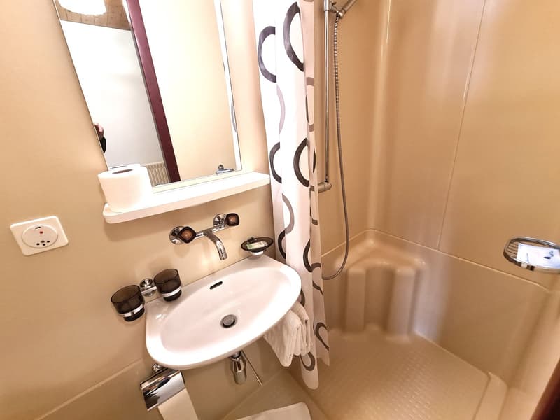 LARGE PRICE REDUCTION - MYTHICAL AND VERY FREQUENTED HOTEL/RESTAURANT IN DELÉMONT (25)