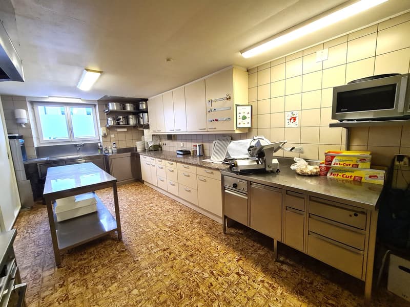 LARGE PRICE REDUCTION - MYTHICAL AND VERY FREQUENTED HOTEL/RESTAURANT IN DELÉMONT (19)