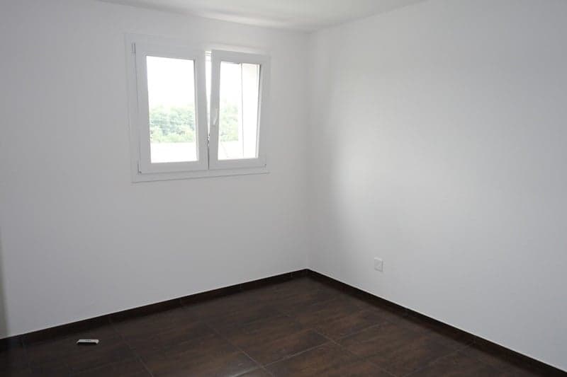 empty room, white walls, wooden floor, small window