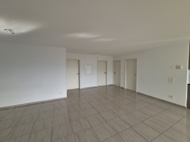 Very nice and spacious attic apartment with 4.5 rooms in PPE with individual garage (19)