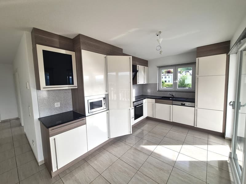 Very nice and spacious attic apartment with 4.5 rooms in PPE with individual garage (16)