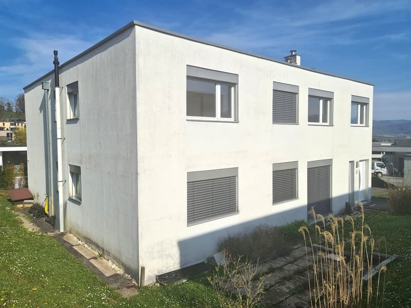 Very nice and spacious attic apartment with 4.5 rooms in PPE with individual garage (6)
