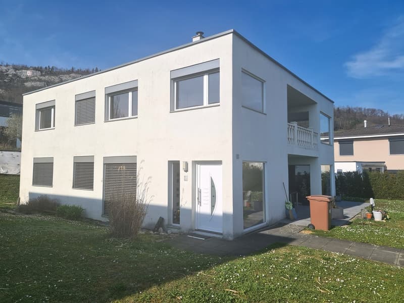 Very nice and spacious attic apartment with 4.5 rooms in PPE with individual garage (3)
