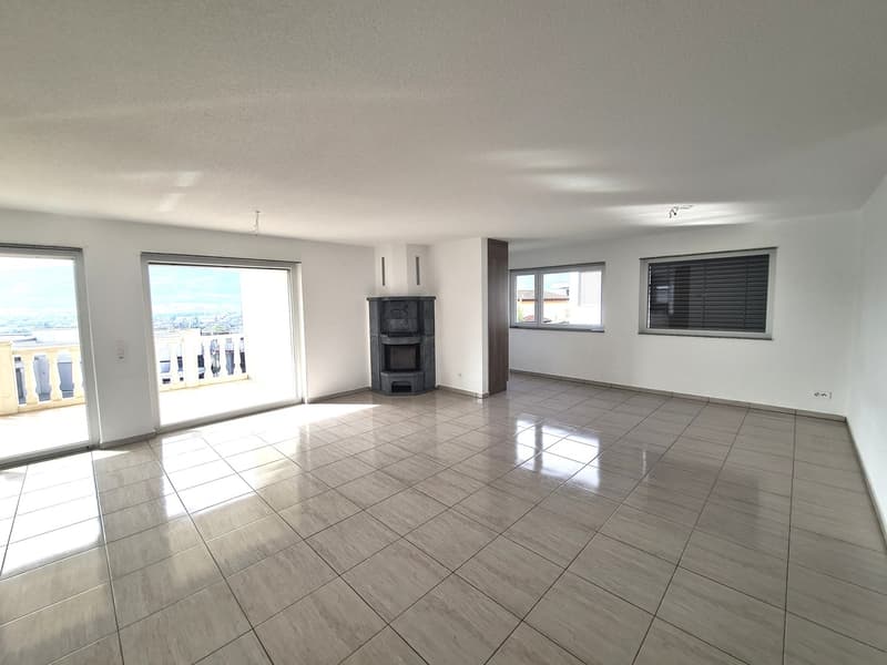 Very nice and spacious attic apartment with 4.5 rooms in PPE with individual garage (14)