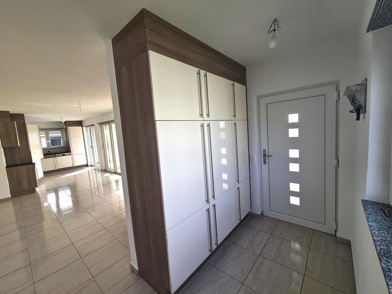 Very nice and spacious attic apartment with 4.5 rooms in PPE with individual garage (13)