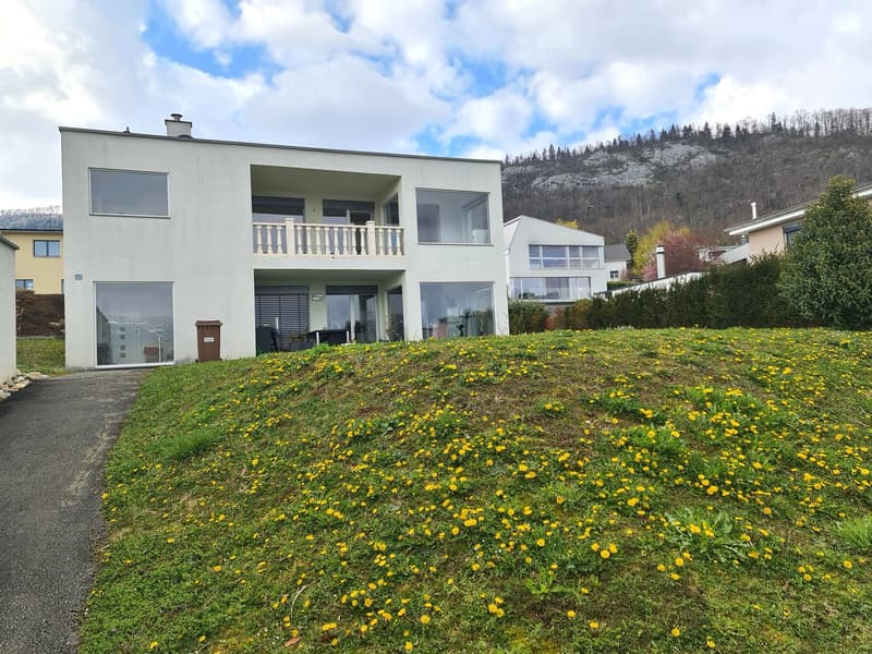 Very nice and spacious attic apartment with 4.5 rooms in PPE with individual garage (4)