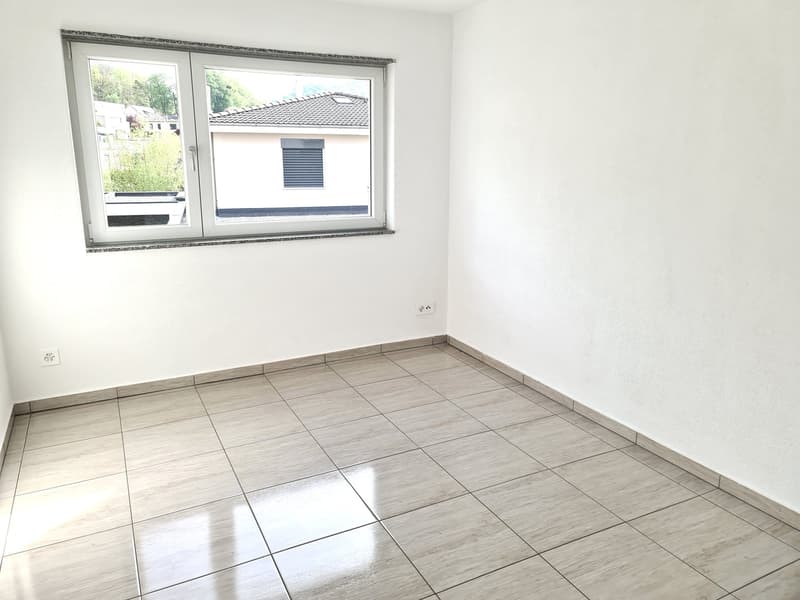 Very nice and spacious attic apartment with 4.5 rooms in PPE with individual garage (23)