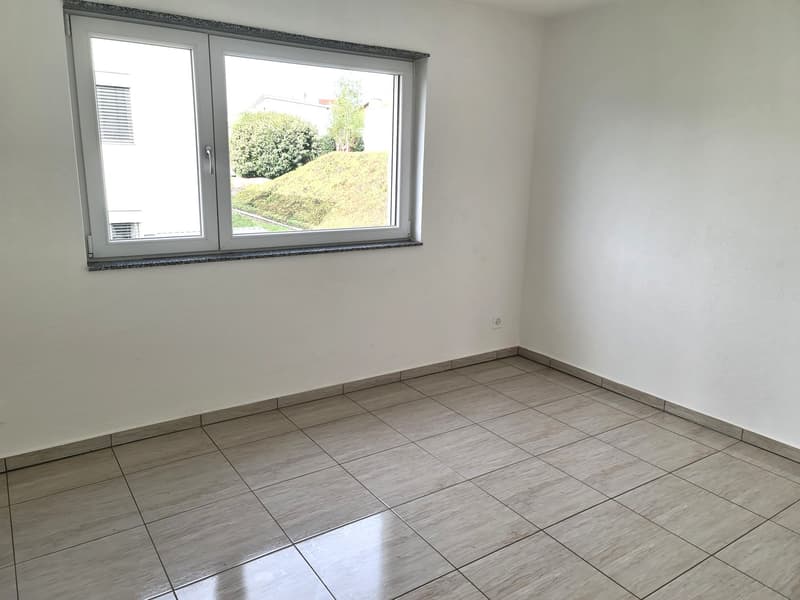 Very nice and spacious attic apartment with 4.5 rooms in PPE with individual garage (21)