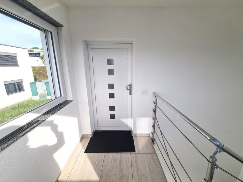 Very nice and spacious attic apartment with 4.5 rooms in PPE with individual garage (12)