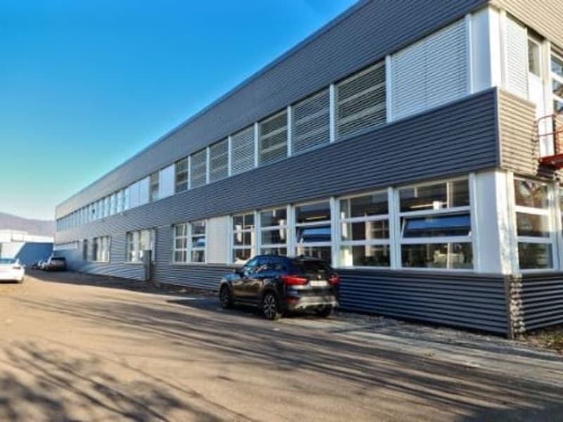 A louer dans grand complexe industriel, artisanal et admin. 3 surfaces de 407 m², 250 m² et 165 m² (3)