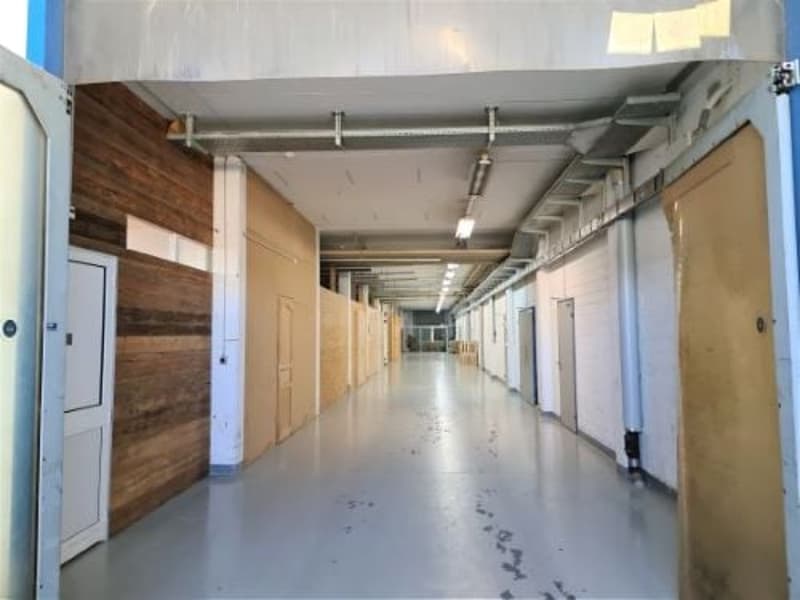 A louer dans grand complexe industriel, artisanal et admin. 3 surfaces de 407 m², 250 m² et 165 m² (20)