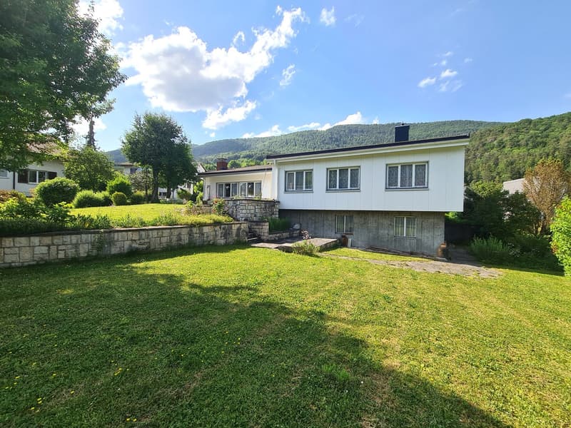 Very spacious and charming villa ideally located on a large and beautiful plot (7)