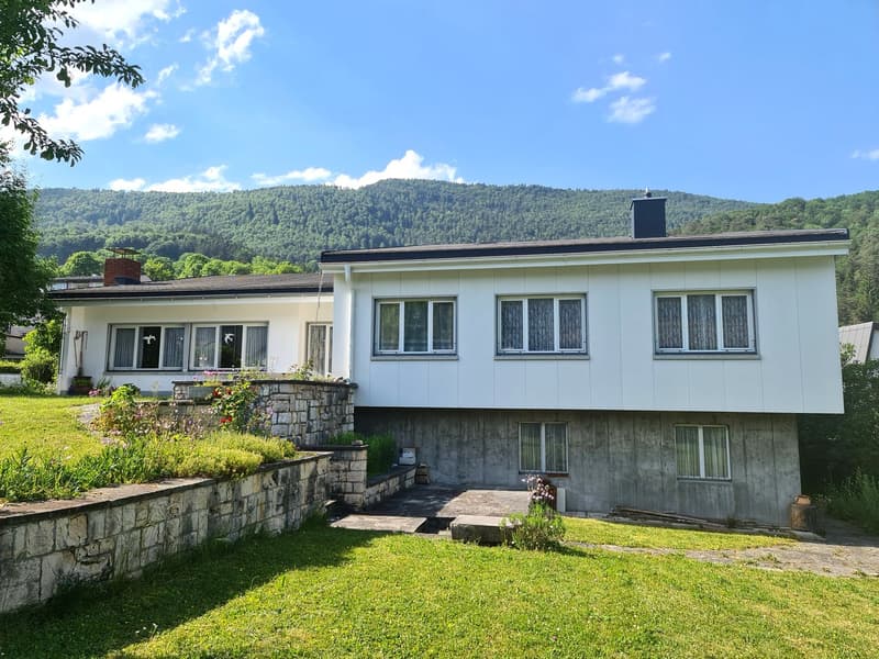 Very spacious and charming villa ideally located on a large and beautiful plot (4)