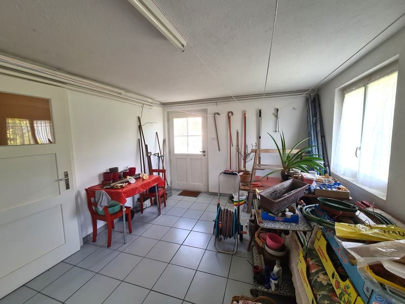 Very spacious and charming villa ideally located on a large and beautiful plot (31)