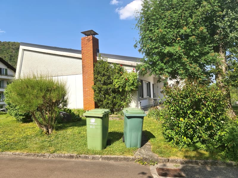 Very spacious and charming villa ideally located on a large and beautiful plot (6)