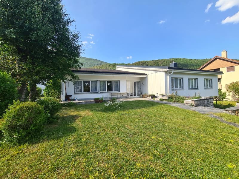Very spacious and charming villa ideally located on a large and beautiful plot (1)