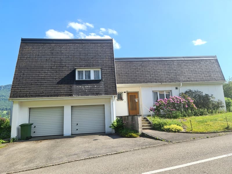 Very spacious and charming villa ideally located on a large and beautiful plot (3)
