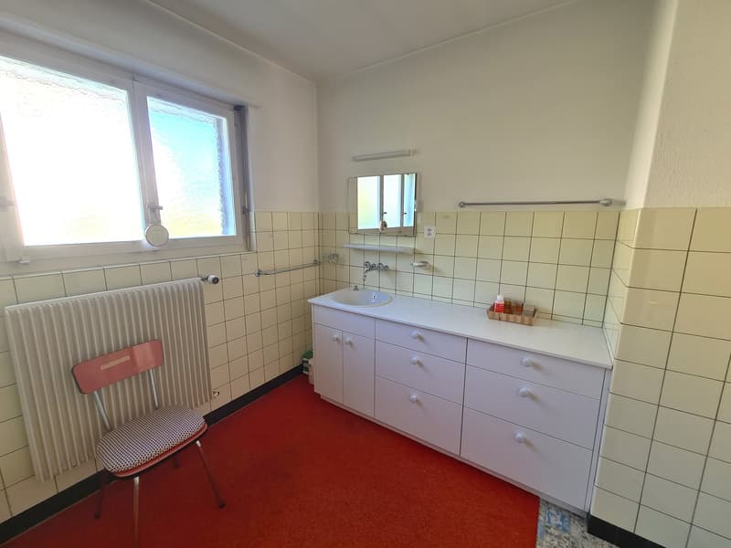 Very spacious and charming villa ideally located on a large and beautiful plot (22)