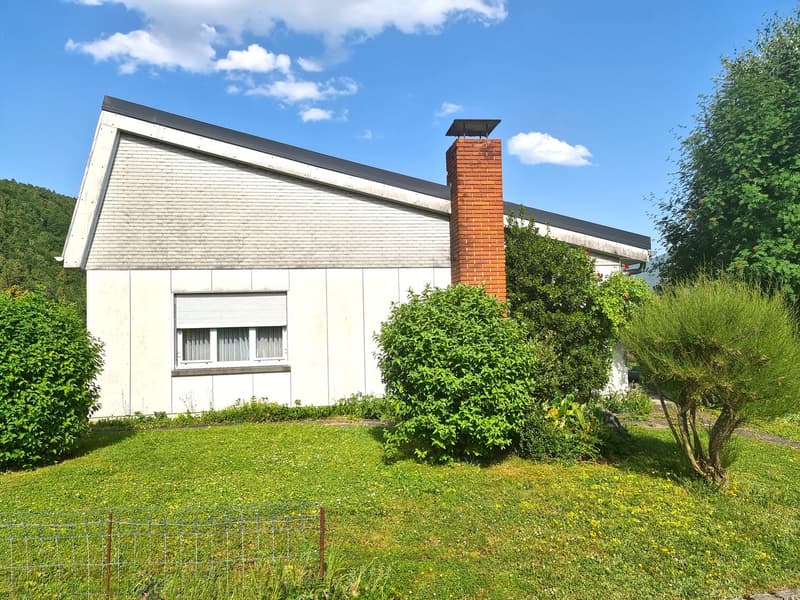 Very spacious and charming villa ideally located on a large and beautiful plot (8)