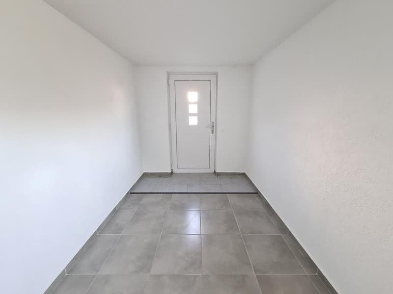 Very nice and spacious villa, ideally located, with 3 apartments (23)