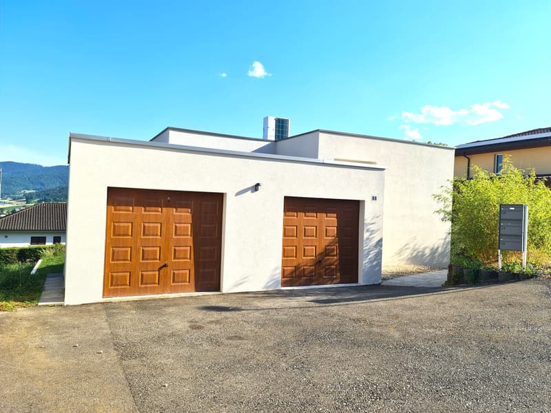 Very nice and spacious villa, ideally located, with 3 apartments (7)