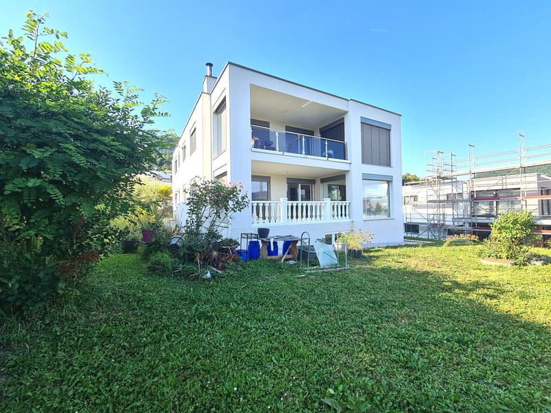 Very nice and spacious villa, ideally located, with 3 apartments (5)