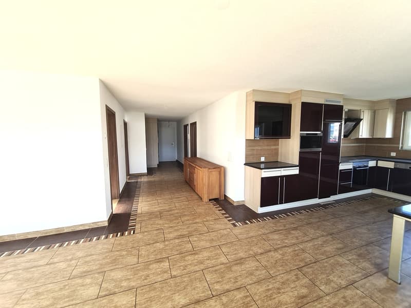 Very nice and spacious villa, ideally located, with 3 apartments (13)