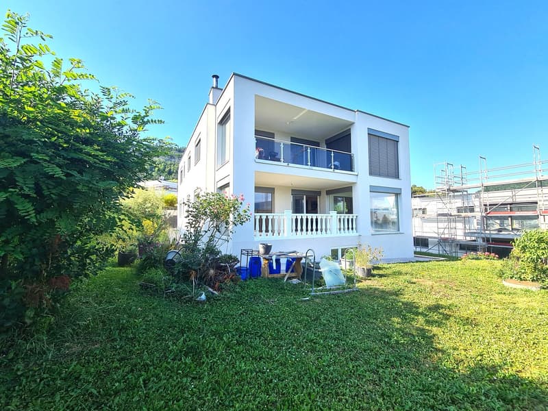 Very nice and spacious villa, ideally located, with 3 apartments (2)