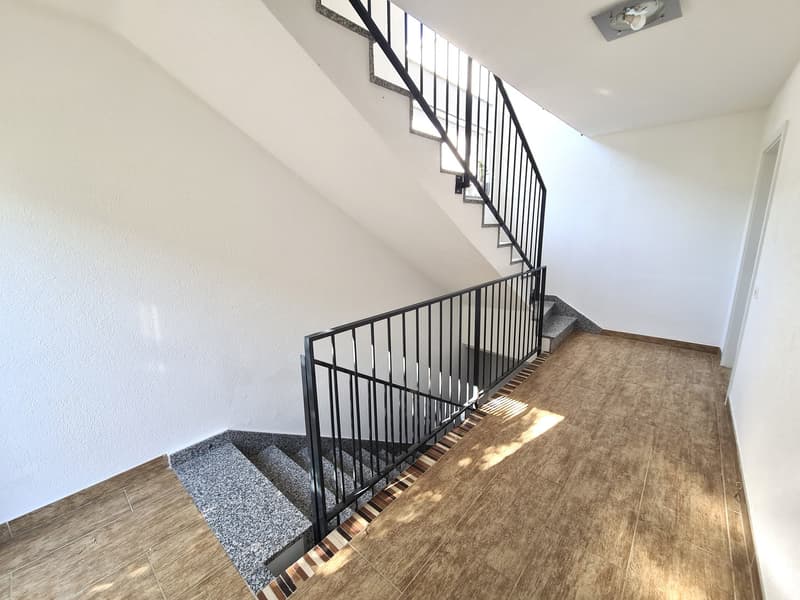 Very nice and spacious villa, ideally located, with 3 apartments (22)