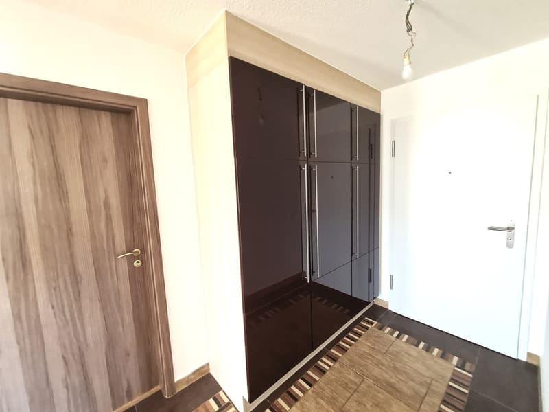 Very nice and spacious villa, ideally located, with 3 apartments (16)