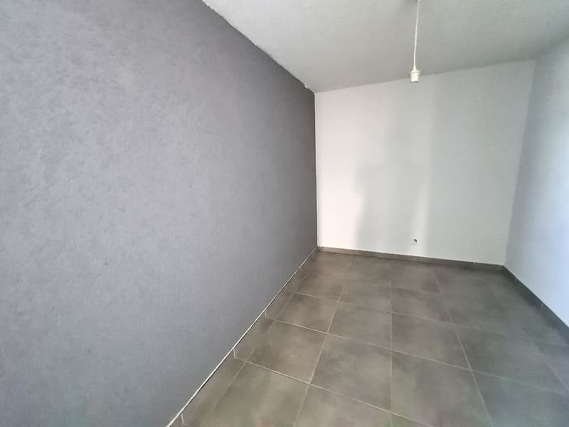 Very nice and spacious villa, ideally located, with 3 apartments (28)