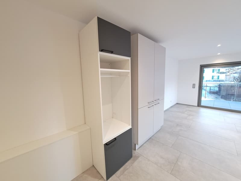 Zu vermieten wunderschöne 2,5-Zimmer-Wohnung in einem wie neuem Gebäude mit Parkplatz in der Garage (4)